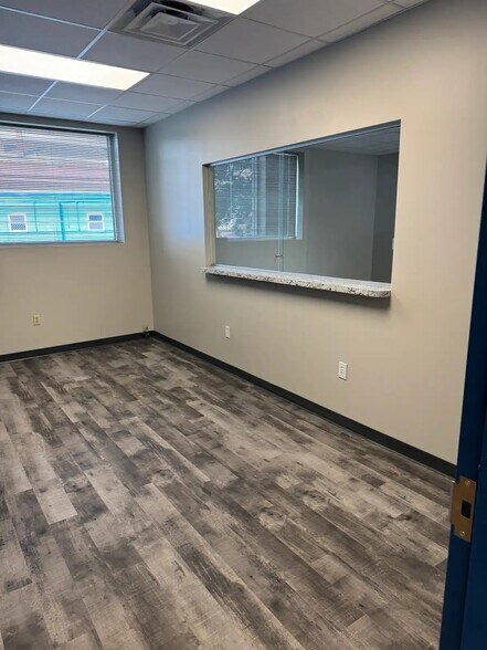 More Photos Of 4627 Dixie Hwy, Louisville Office For Sale