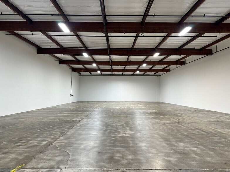 More Photos Of 301-445 N Figueroa St, Wilmington Warehouse For Lease