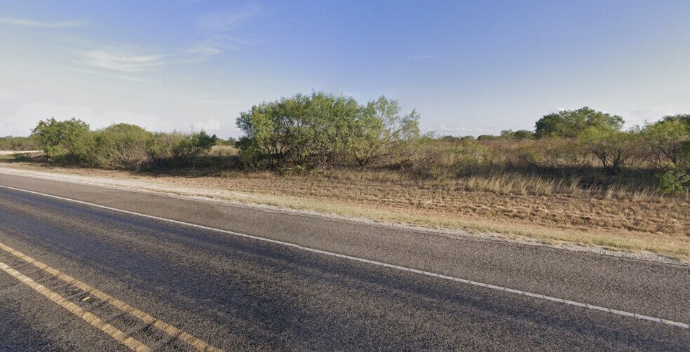 Primary Photo Of 1,500 ft frontage Loop 1604, Elmendorf Land For Sale
