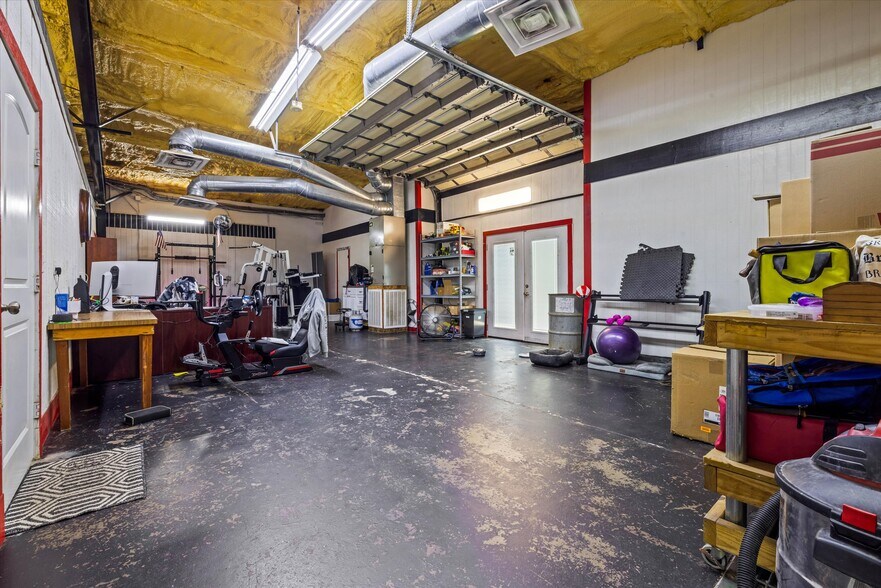 More Photos Of 902 51st St, Galveston Light Manufacturing For Sale