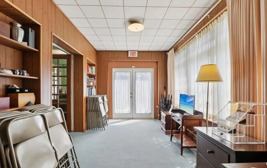 More Photos Of 700 S White Horse Pike, Audubon Specialty For Sale