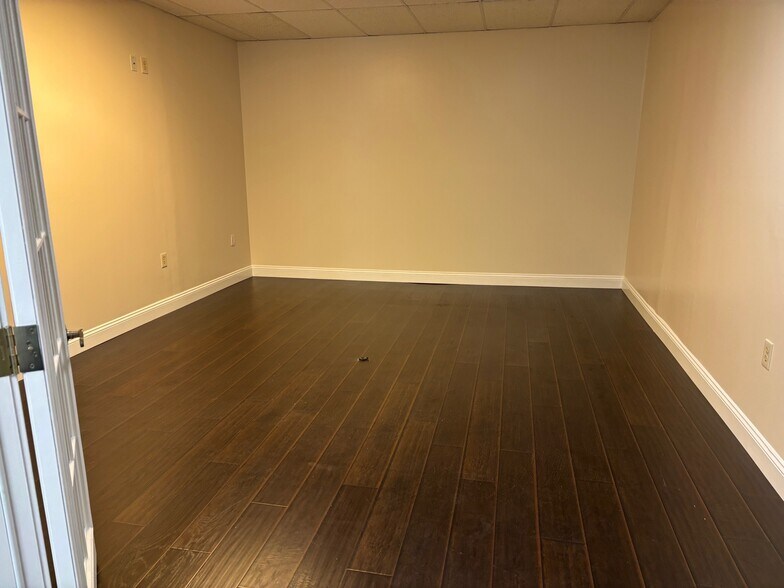 More Photos Of 113 S Macdill Ave, Tampa Office For Sale