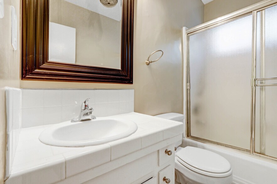 More Photos Of 3625 Mentone Ave, Los Angeles Apartments For Sale