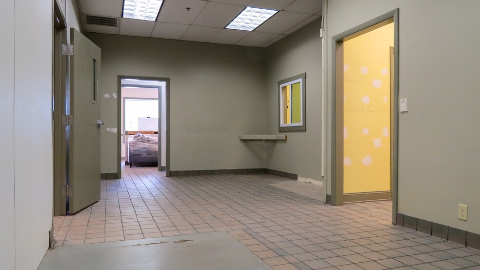 More Photos Of 2626 Brown Ave, Manchester Unknown For Lease