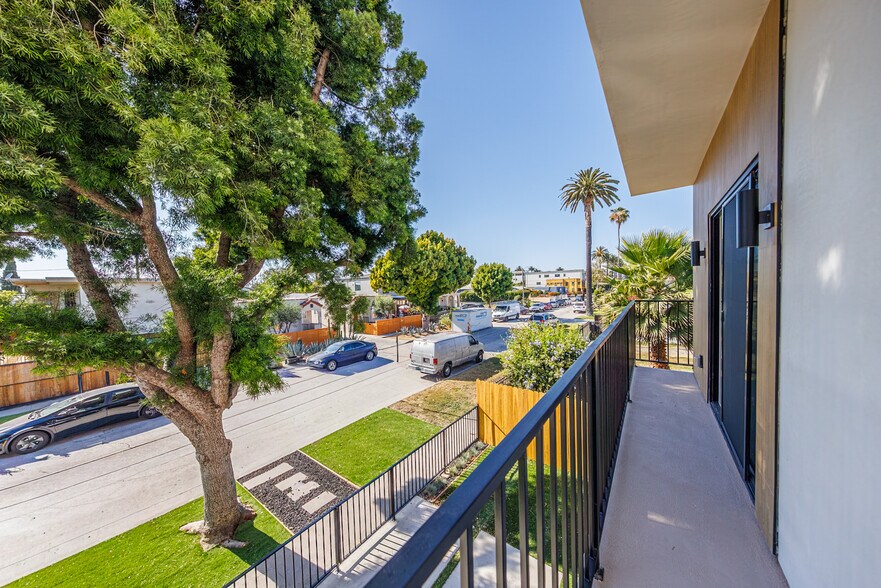 More Photos Of 2938 S Sycamore Ave, Los Angeles Apartments For Sale
