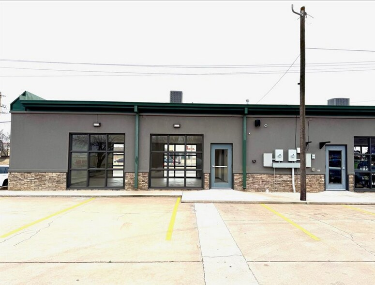 More Photos Of 420 W Grand Ave, Chickasha General Retail For Lease