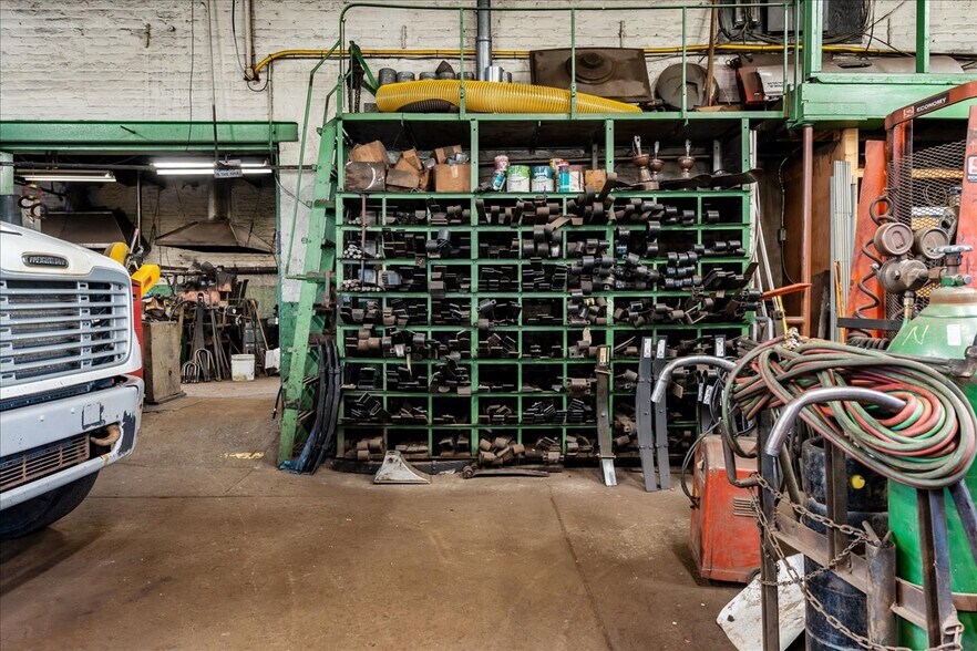 More Photos Of 368 Central Ave, Albany Auto Repair For Sale