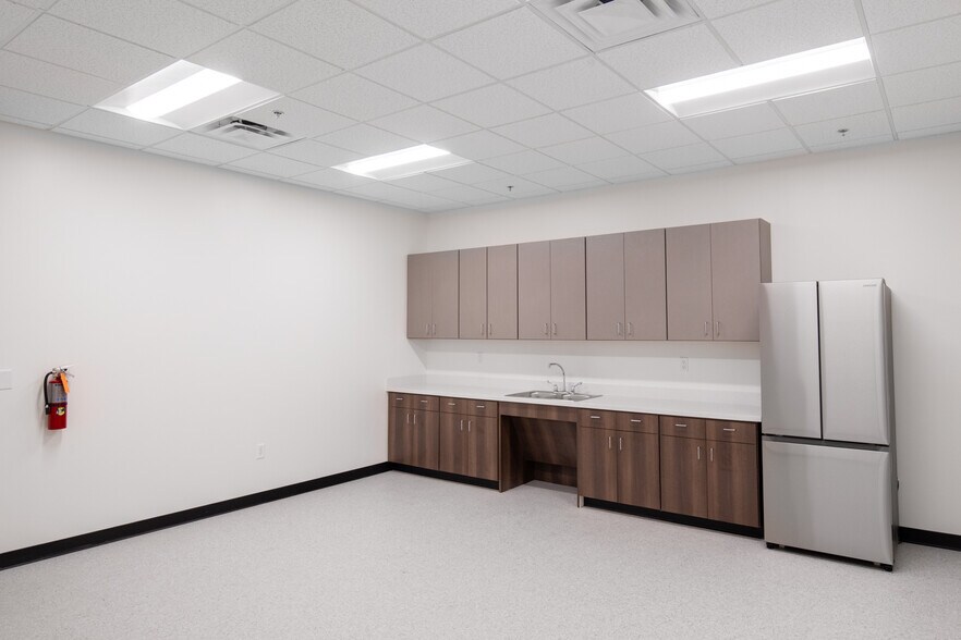 More Photos Of 6851 Cal Turner Dr, San Antonio Distribution For Lease