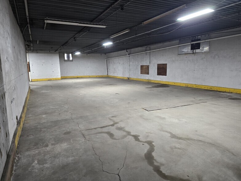 More Photos Of 15500 Woodrow Wilson St, Detroit Industrial For Lease