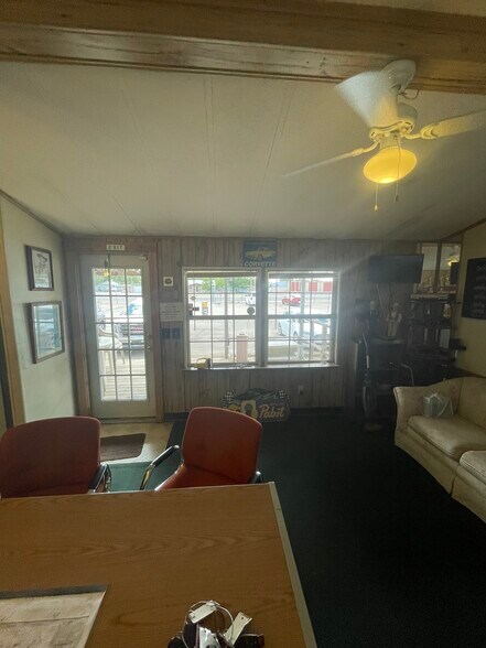 More Photos Of 4907 S Main St, Roswell Auto Dealership For Sale