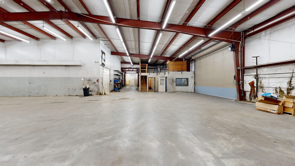 More Photos Of 5250 Veterans Pky, Columbus Flex For Lease