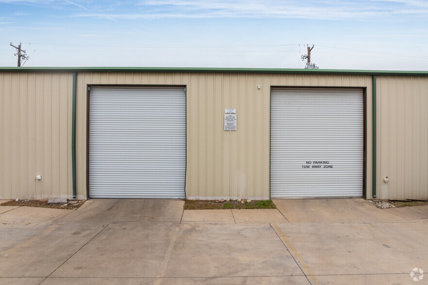 More Photos Of 1834 Ferguson Ln, Austin Unknown For Lease