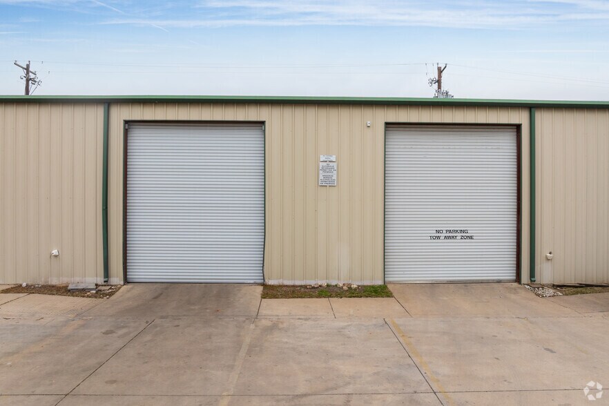 More Photos Of 1834 Ferguson Ln, Austin Unknown For Lease