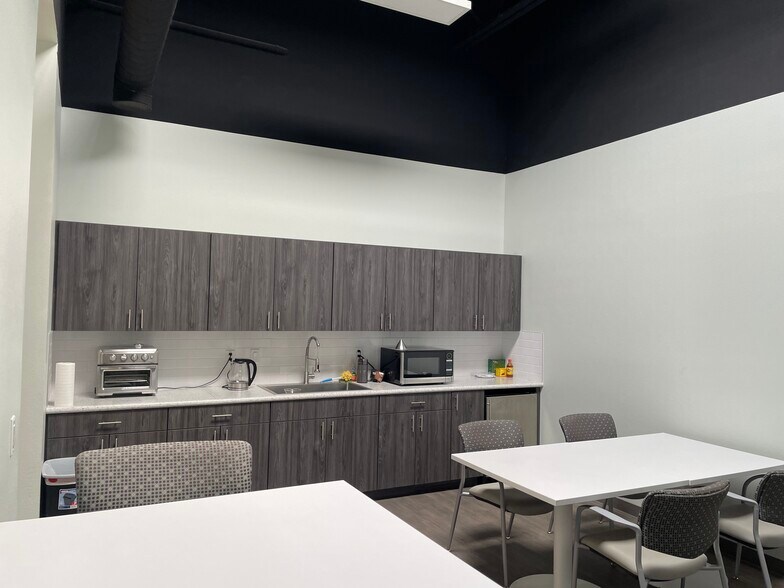 More Photos Of 7465 W Badura Ave, Las Vegas Warehouse For Sale