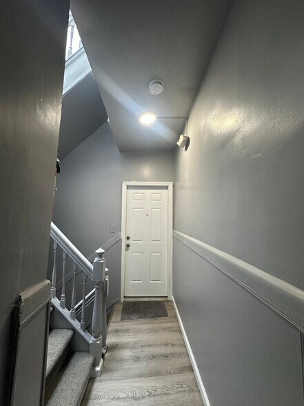 More Photos Of 204 Parkhurst St, Newark Apartments For Sale