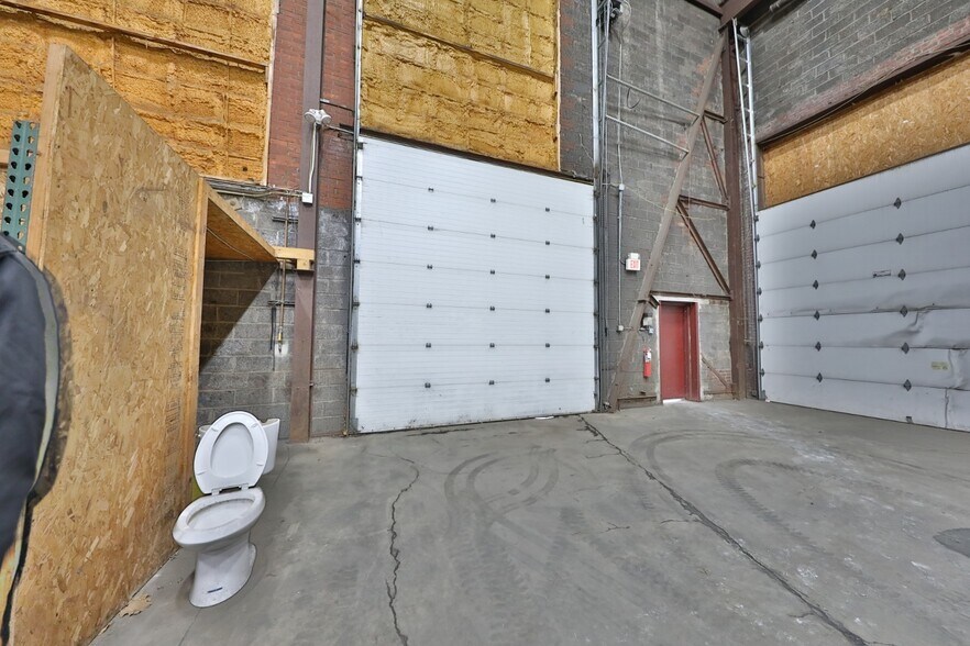 More Photos Of 126 E Dickerson St, Dover Warehouse For Sale