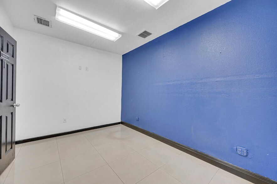 More Photos Of 4720-4796 NW 167th St, Miami Gardens Storefront Retail Office For Lease