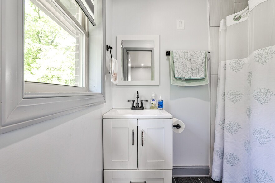 More Photos Of 2332 Old Covington Hwy, Conyers Office Residential For Sale