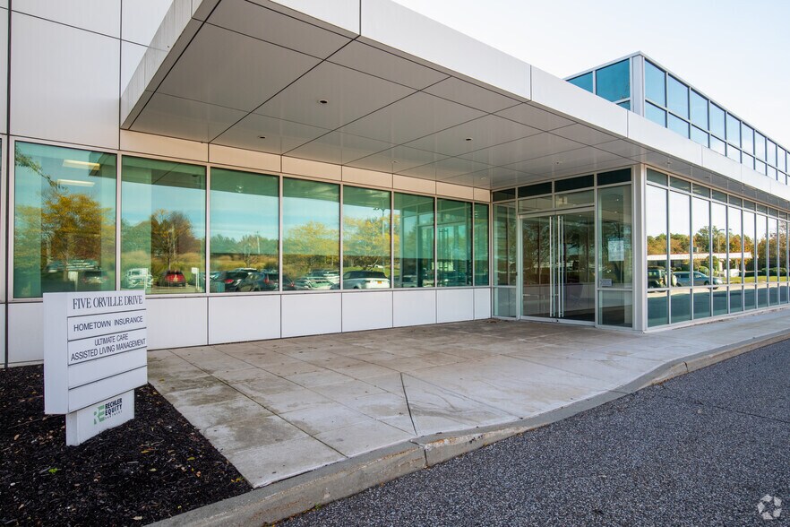 More Photos Of 3500 Sunrise Business, Great River Unknown For Lease