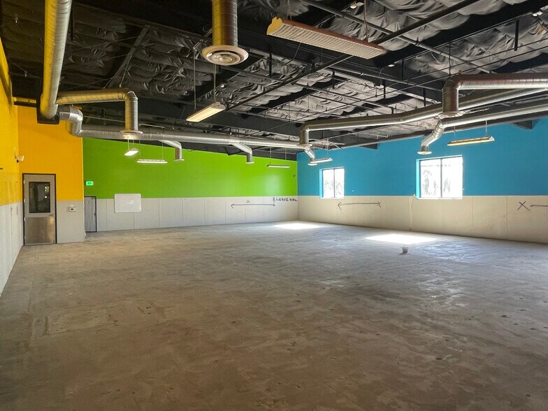 More Photos Of 9300-9310 Corbin Ave, Northridge Warehouse For Lease