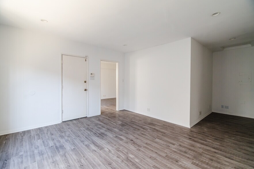 More Photos Of 3307-3309 Pico Blvd, Santa Monica Storefront For Sale