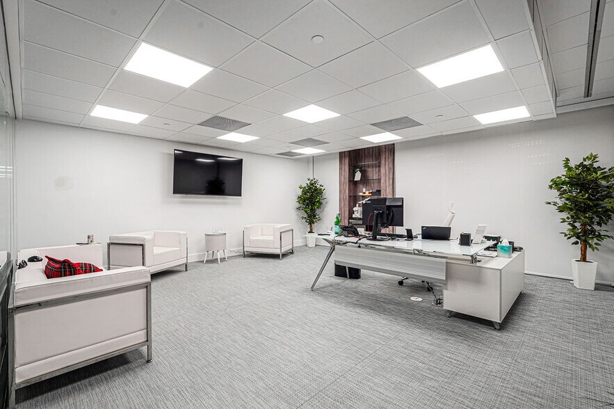 More Photos Of 1110 Brickell Ave, Miami Office For Sale