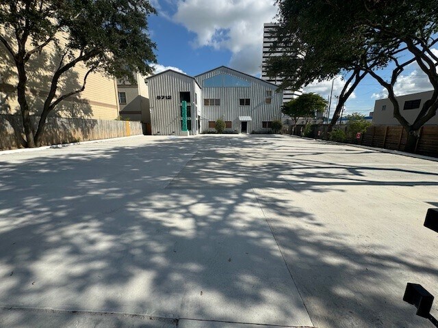 More Photos Of 5712 Val Verde St, Houston Loft Creative Space For Sale