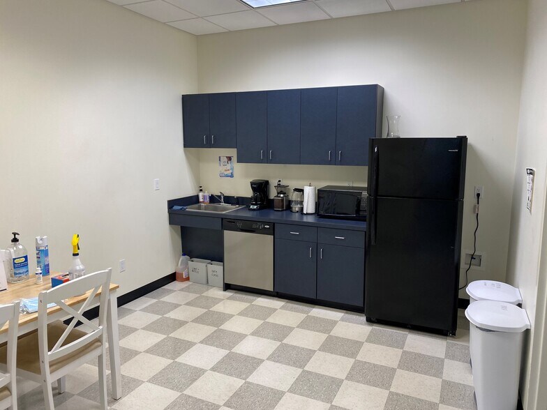 More Photos Of 38 SW Commerce Ave, Grand Rapids Office For Lease