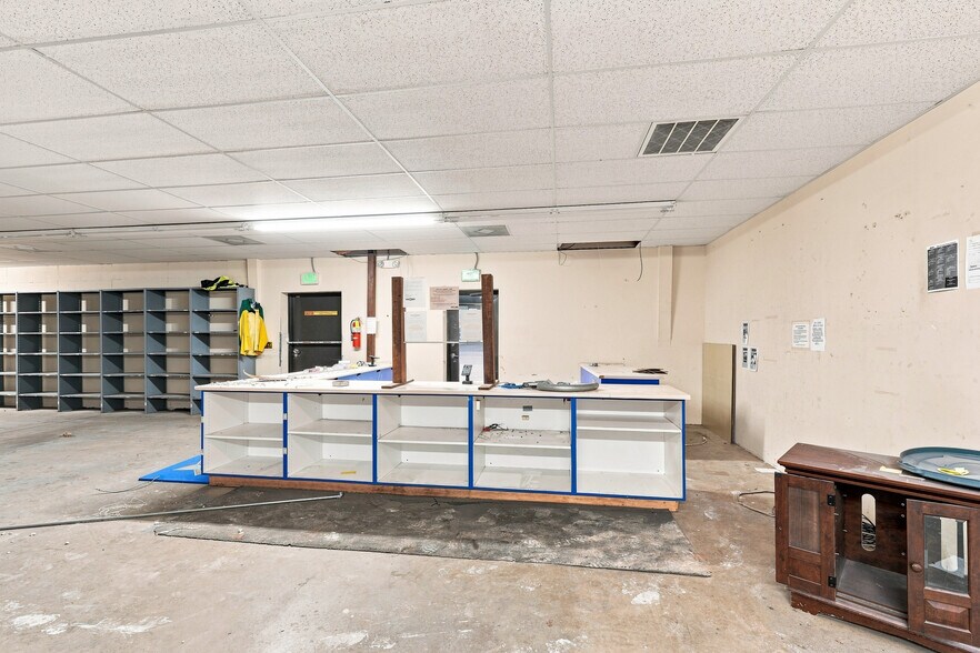 More Photos Of 524 Tuxedo Ave, Muscle Shoals Flex For Lease