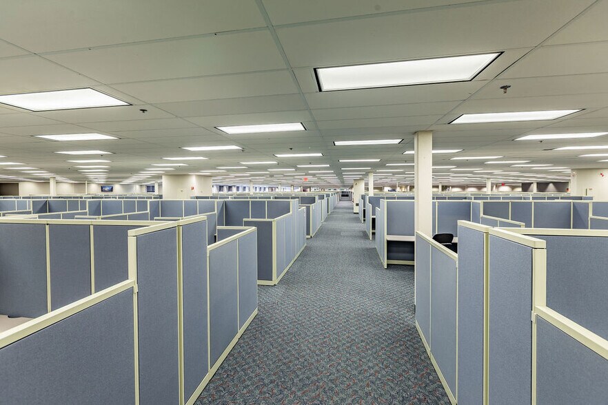 More Photos Of 2500 N Memorial Blvd, Murfreesboro Office For Sale