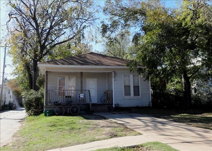 More Photos Of 320 W Duffy St, Norman Specialty For Sale