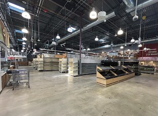 More Photos Of 832 W 63rd St, Chicago Supermarket For Lease