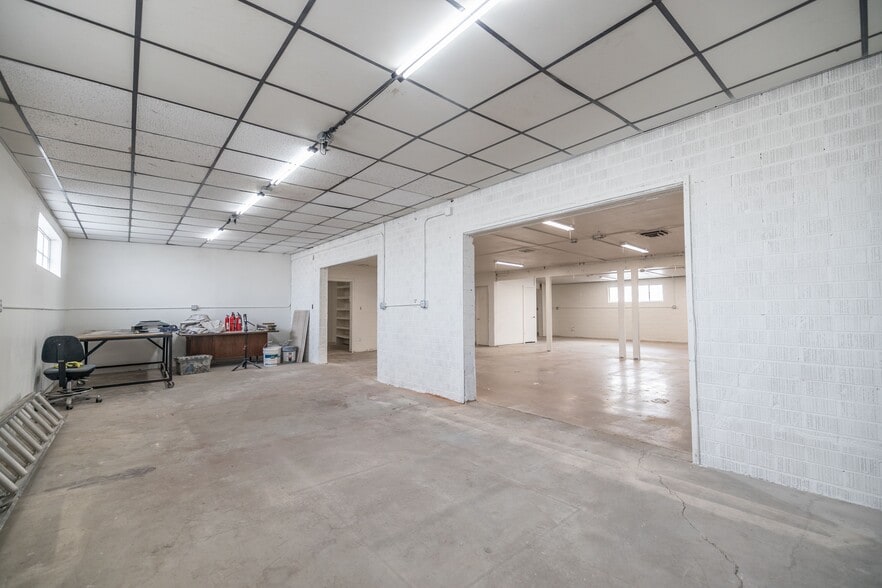 More Photos Of 2423 W Campbell Ave, Phoenix Warehouse For Sale