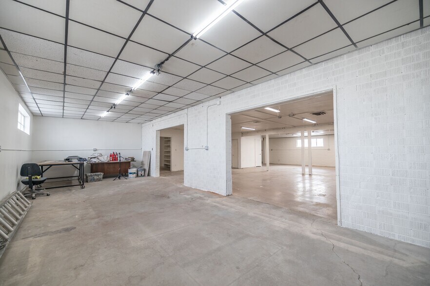 More Photos Of 2423 W Campbell Ave, Phoenix Warehouse For Sale