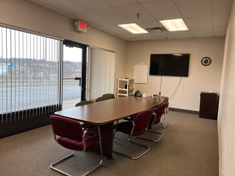 More Photos Of 1036-1062 Corporate Ln, Export Storefront Retail Office For Lease