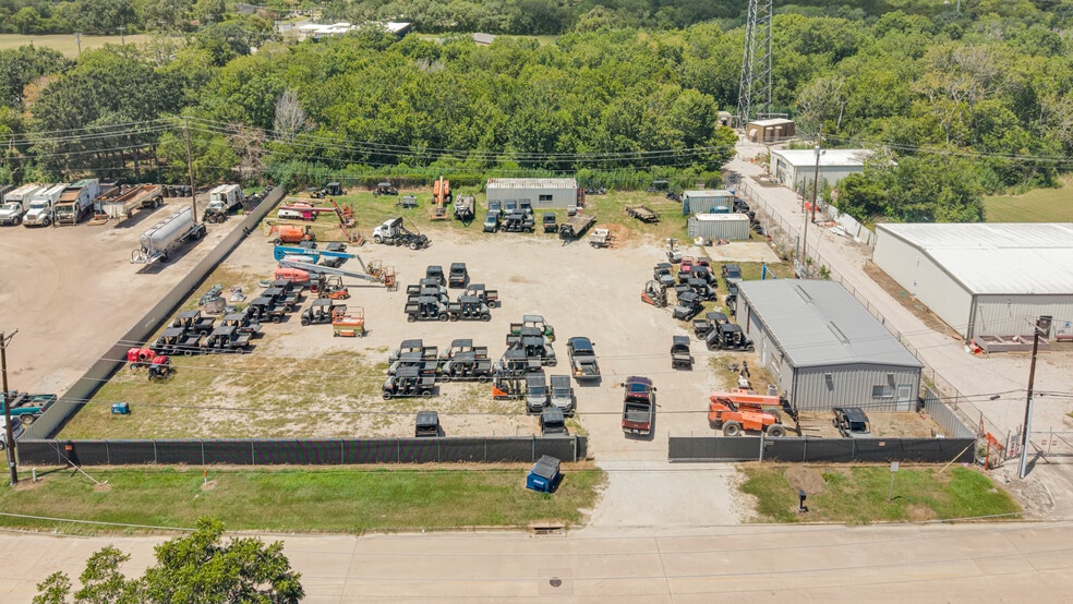 More Photos Of 201 N Walker St, Angleton Warehouse For Sale
