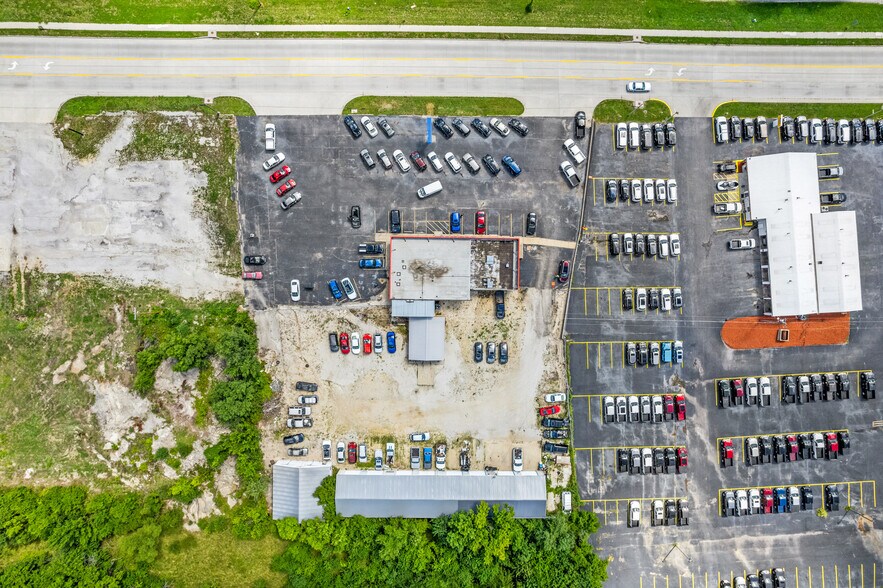 More Photos Of 2502-2506 N State Route 291, Harrisonville Auto Dealership For Lease