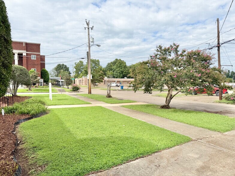 More Photos Of 105 N Hickory St, Aberdeen Flex For Sale