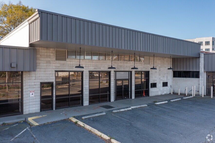 More Photos Of 1747 Cheshire Bridge Rd NE, Atlanta General Retail For Sale