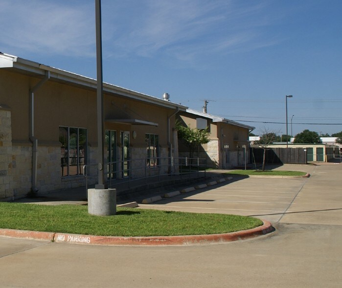 More Photos Of 3600 Hwy 6 S, College Station Office For Lease