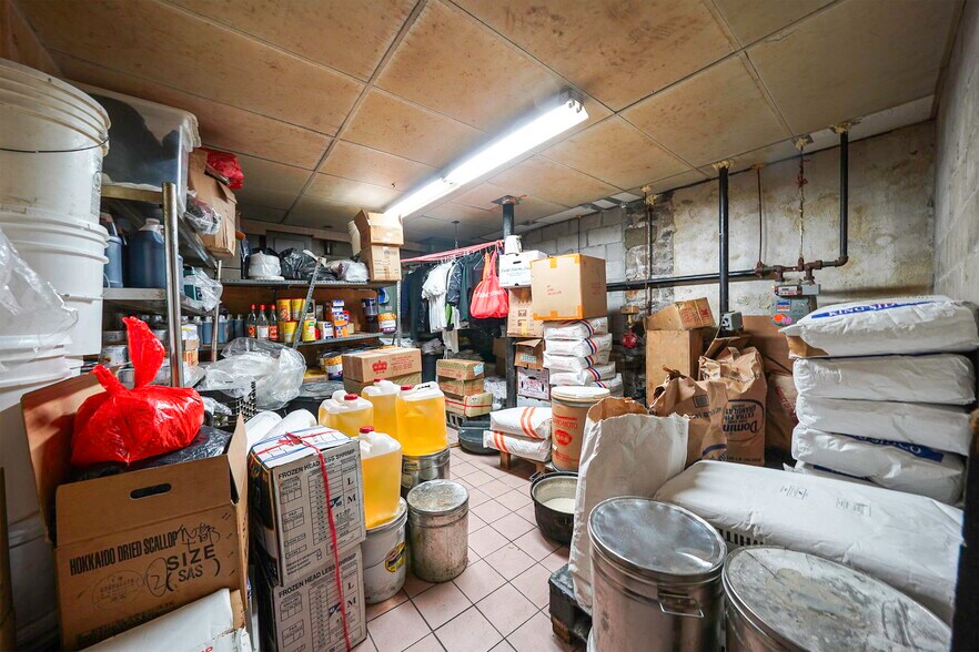 More Photos Of 280 Grand St, New York Storefront Retail Office For Lease