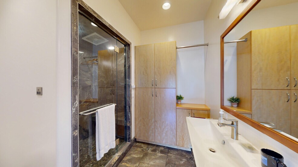 More Photos Of 3113 Olu St, Honolulu Office For Sale