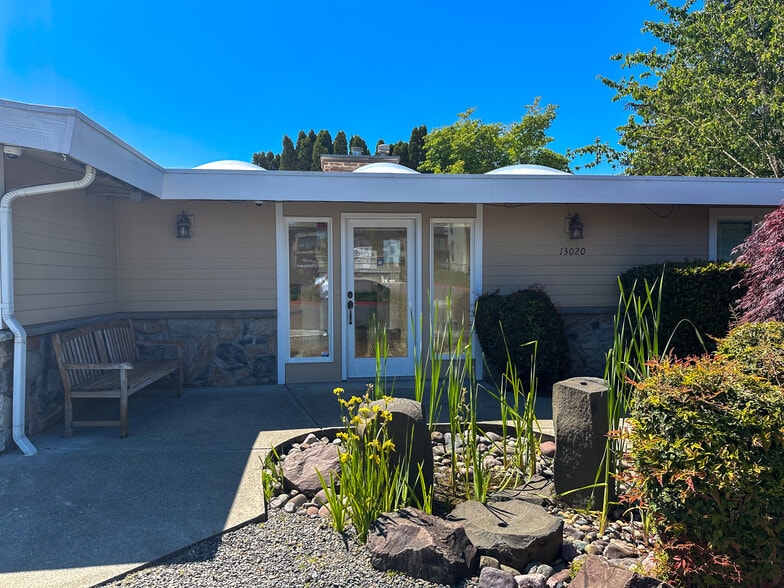 More Photos Of 13020 NE 85th St, Kirkland Medical For Sale