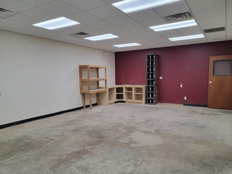 More Photos Of 221-E Avenue C, Milano Industrial For Lease