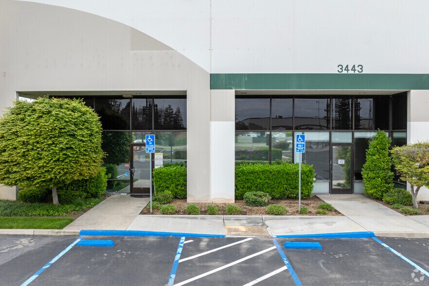 More Photos Of 3311-3443 E Central Ave, Fresno Distribution For Lease
