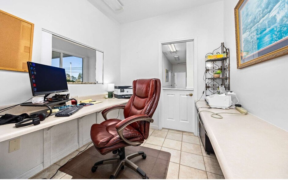 More Photos Of 1720 N Ohio Ave, Live Oak Office For Sale