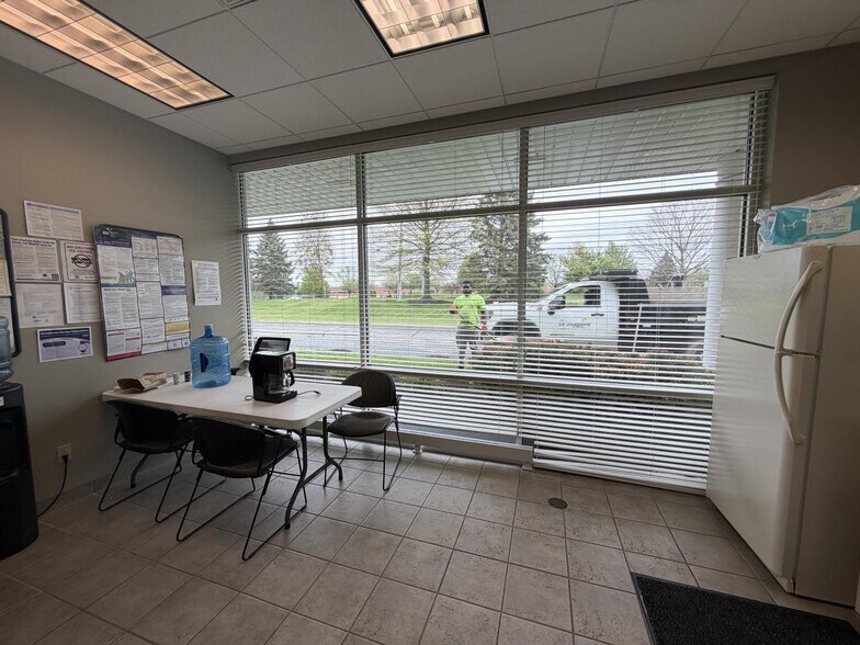 More Photos Of 7075 Aurora Rd, Aurora Bank For Sale