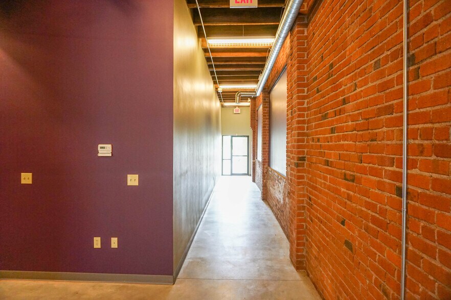 More Photos Of 535 W Douglas Ave, Wichita Storefront Retail Office For Lease