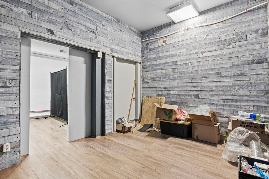 More Photos Of 1415-1419 Leestown Rd, Lexington General Retail For Sale