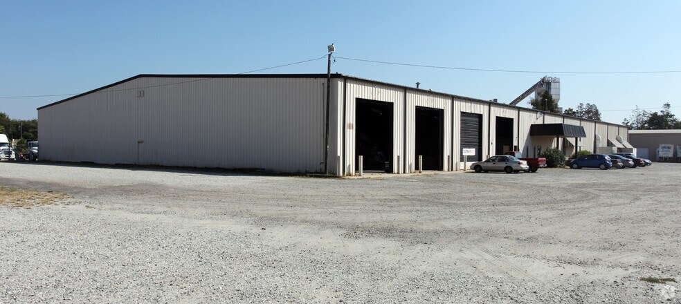 More Photos Of 7700 Boeing Dr, Greensboro Warehouse For Lease